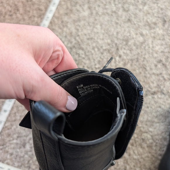 Stylish Black Ankle Boots with Buckle Accents - Picture 4 of 5